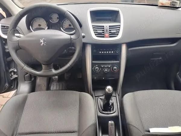 Utilizat 2012 Peugeot 207 Berlinǎ | 3.300 EUR (Scump) - Imagine 1/4