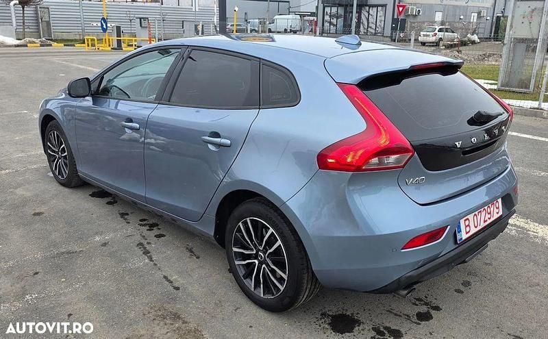 Second-hand Volvo V40 Inscription 150 CP (110 kW) 2017 Culoarealbastru Hatchback