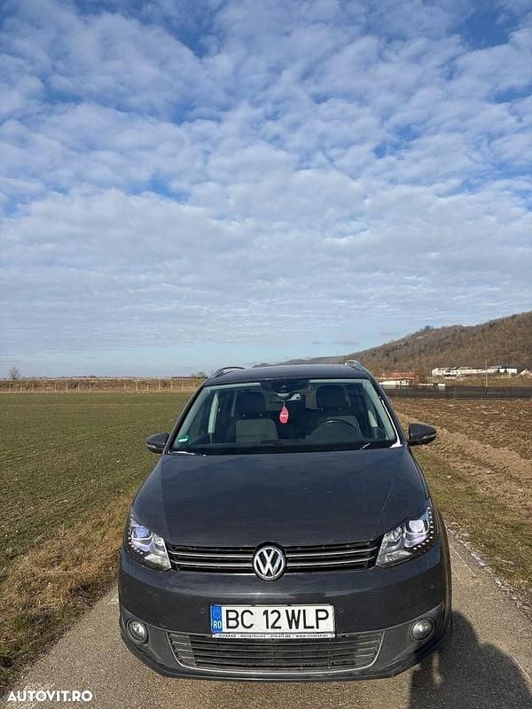 Culoarenegru Second-hand 2015 VW Touran Highline Monovolum | 8.000 EUR (Preț bun) - Imagine 1/4