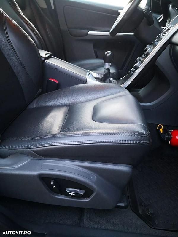 Gri Utilizat 2014 Volvo XC60 Summum SUV | 12.000 EUR (Preț OK) - Imagine 1/4