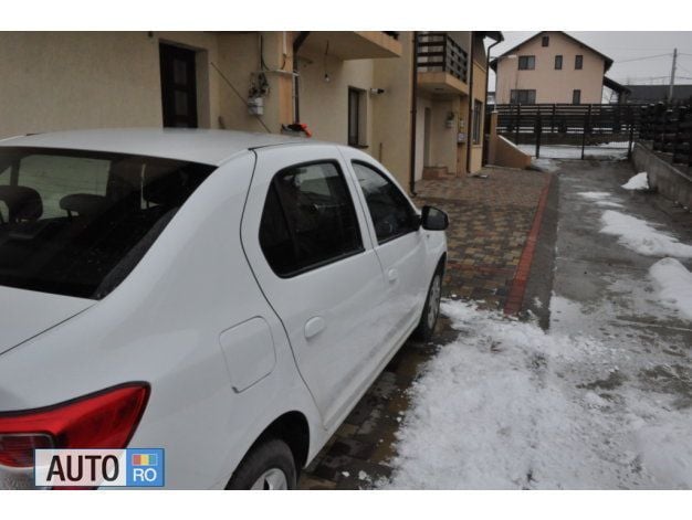 Second-hand Dacia Logan 75 CP (55 kW) 2014 Alb Berlinǎ