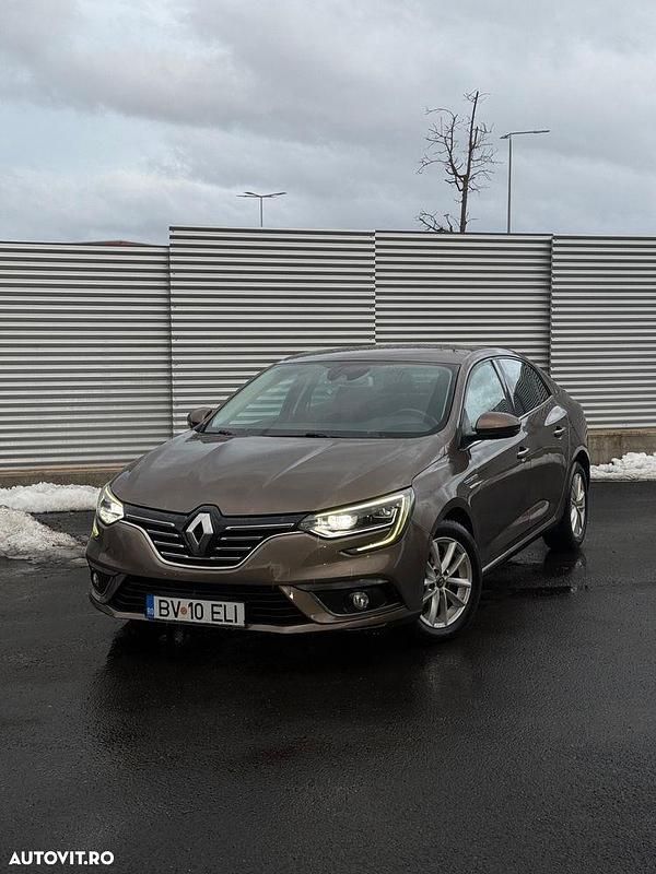 Second-hand Renault Mégane IV Intens 140 CP (102 kW) 2019 Culoaremaro Berlinǎ