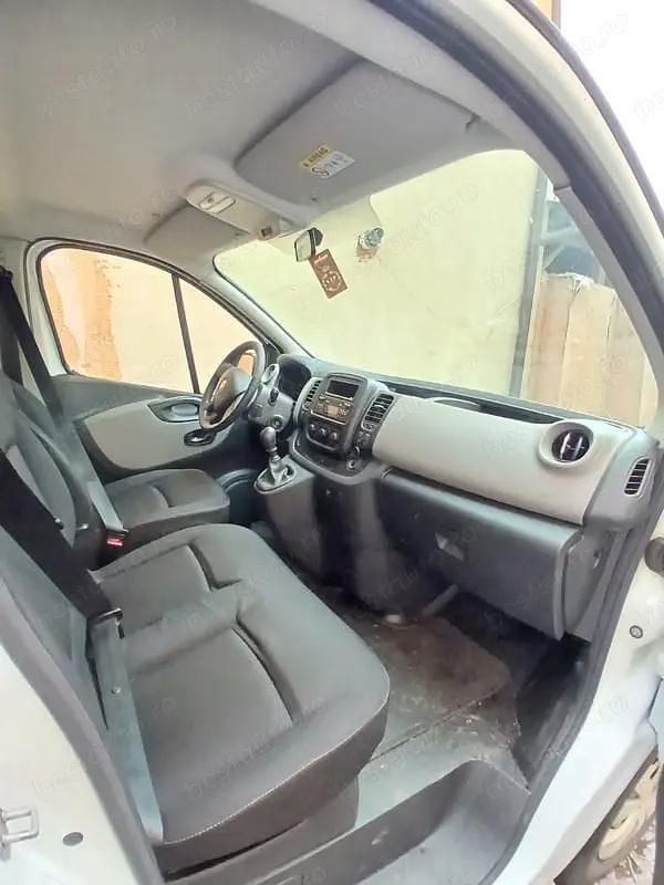 Culoarealb Utilizat 2017 Renault Trafic Authentique Van | 9.000 EUR (Super Preț) - Imagine 1/4