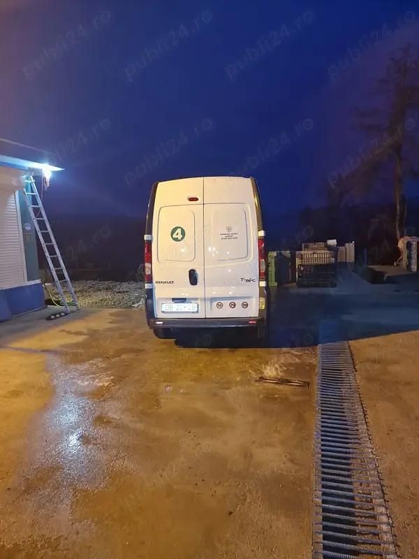 Second-hand Renault Trafic 84 CP (61 kW) 2014 Alb Monovolum