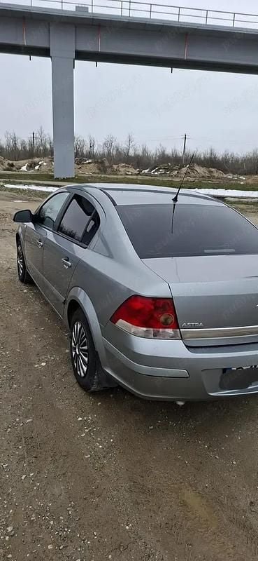Second-hand Opel Astra 110 CP (80 kW) 2010 Gri Berlinǎ