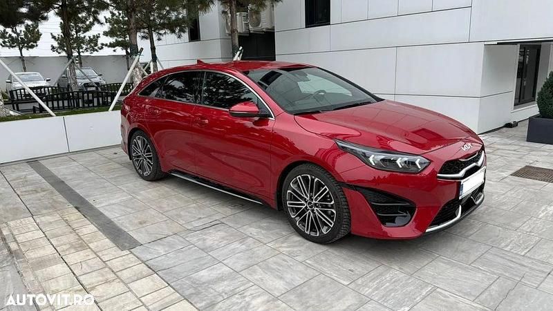 Second-hand Kia Ceed GT GT-Line 160 CP (117 kW) 2024 Culoarerosu Hatchback