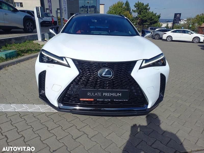 Second-hand Lexus UX 250h Sport Line 177 CP (130 kW) 2022 Culoarealb SUV