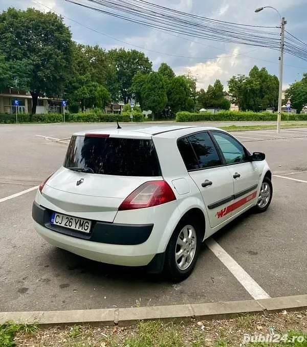 Alb Utilizat 2003 Renault Mégane II Hatchback | 590 EUR (Super Preț) - Imagine 1/4