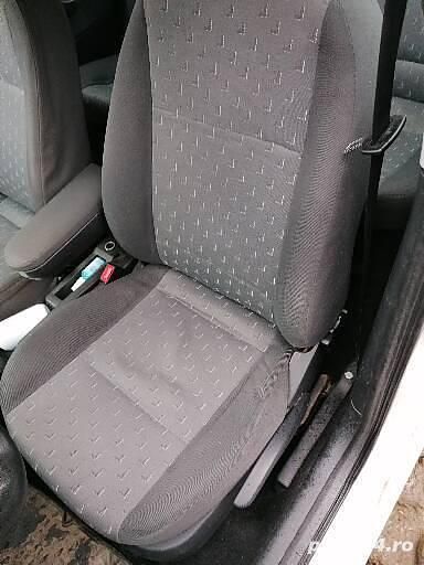 Alb Utilizat 2009 Skoda Octavia Break | 3.250 EUR (Preț OK) - Imagine 1/4