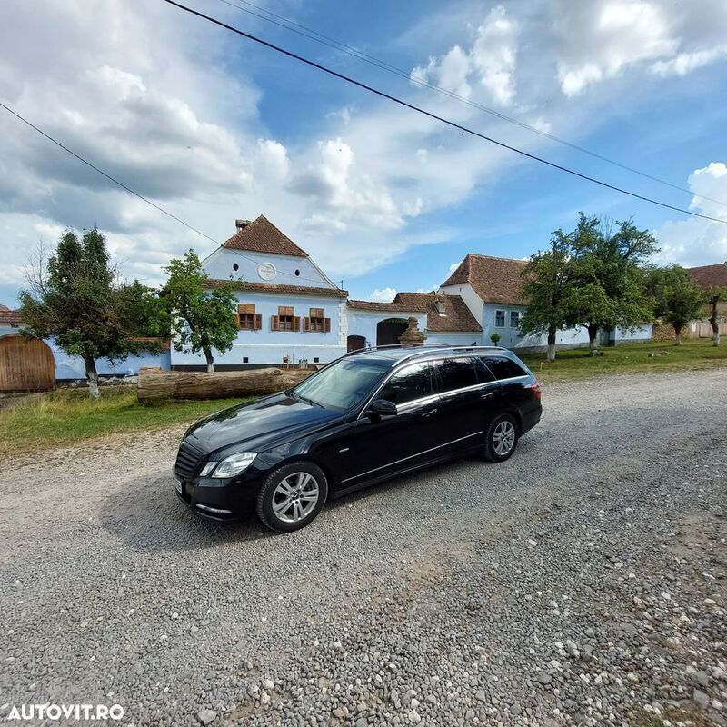 Negru Utilizat 2011 Mercedes E200 Avantgarde Break | 8.499 EUR (Preț OK) - Imagine 1/4
