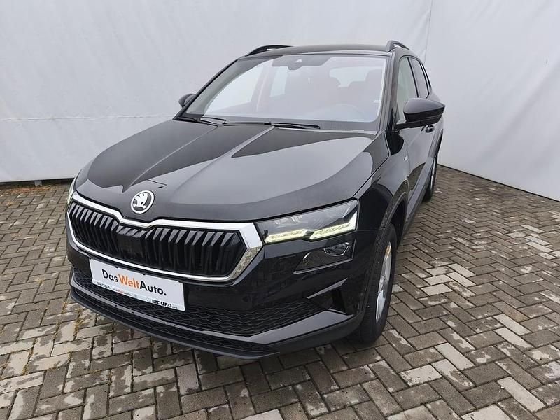 Negru metalic perleffect Utilizat 2022 Skoda Karoq Ambition SUV | 26.287 EUR (Scump) - Imagine 1/4