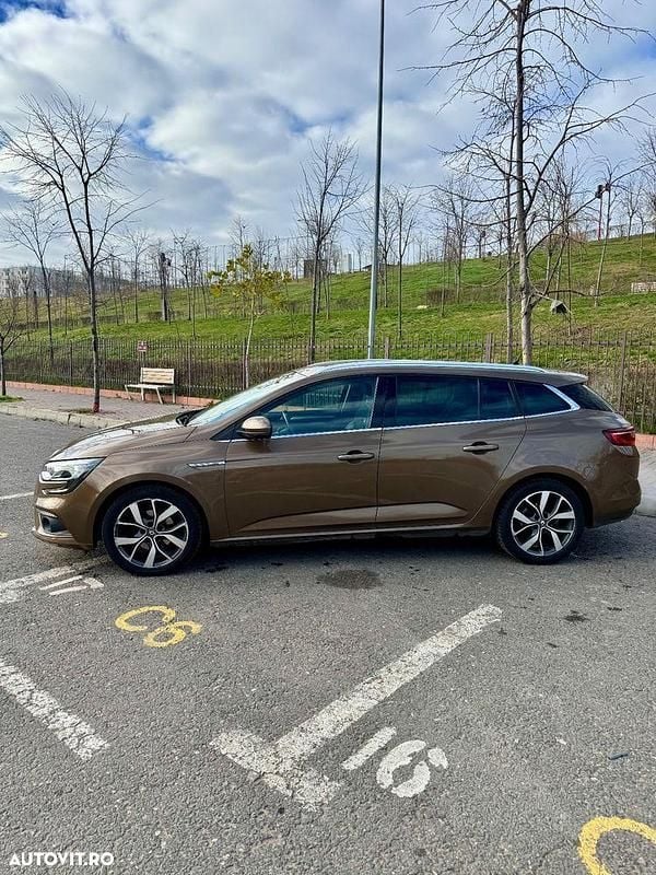 Second-hand Renault Mégane GrandTour Bose Edition 132 CP (97 kW) 2017 Culoaremaro Break