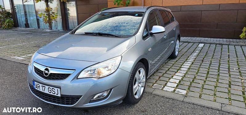 Second-hand Opel Astra Edition 120 CP (88 kW) 2011 Culoareargint Break