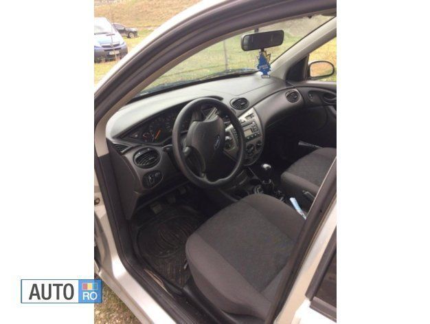 Second-hand Ford Focus 101 CP (74 kW) 2002 Gri metalizat Berlinǎ