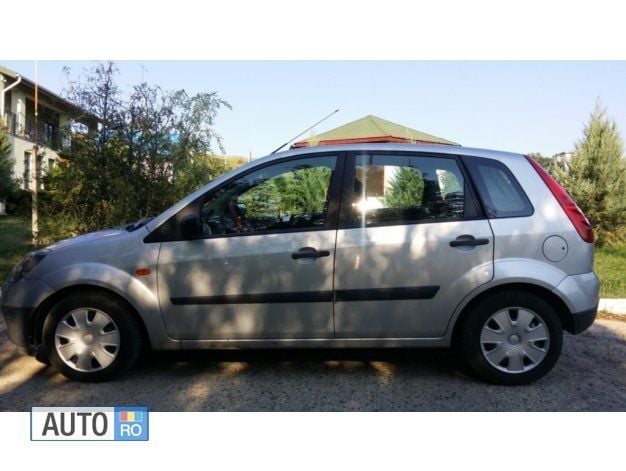 Second-hand Ford Fiesta 75 CP (55 kW) 2007 Gri metalizat Hatchback