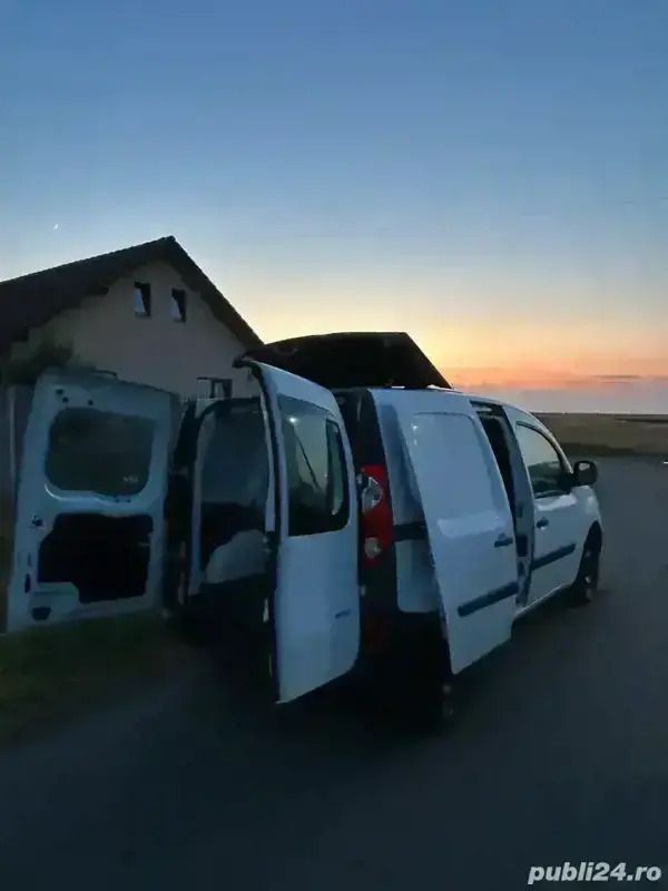 Alb Utilizat 2010 Renault Kangoo Monovolum | 2.590 EUR (Super Preț) - Imagine 1/4