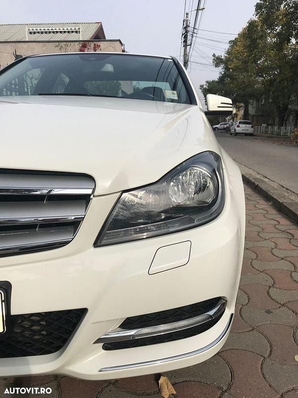 Second-hand Mercedes C180 Avantgarde 156 CP (114 kW) 2011 Culoarealb Berlinǎ