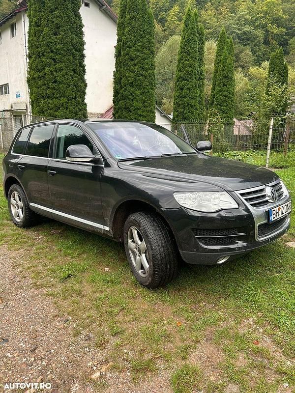 Culoarenegru Utilizat 2007 VW Touareg SUV | 5.500 EUR (Preț bun) - Imagine 1/4