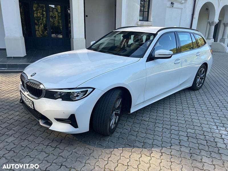 Culoarealb Utilizat 2022 BMW 320 Sport Line Break | 30.000 EUR (Puțin scump) - Imagine 1/4