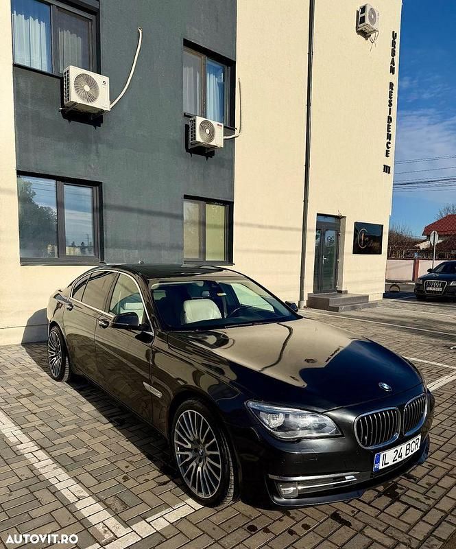 Second-hand BMW 730 258 CP (189 kW) 2014 Culoarenegru Berlinǎ