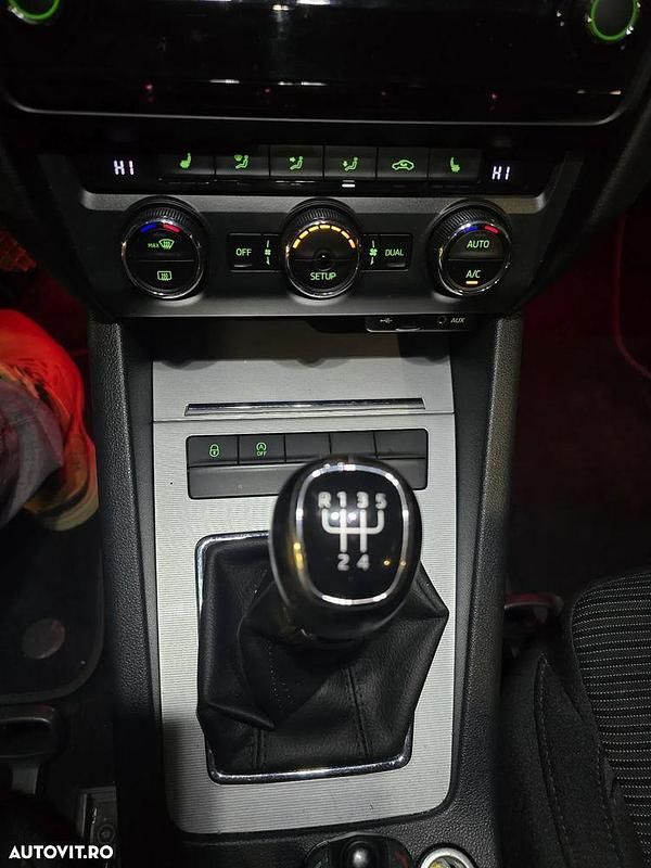 Second-hand Skoda Octavia 105 CP (77 kW) 2014 Culoarealb Hatchback