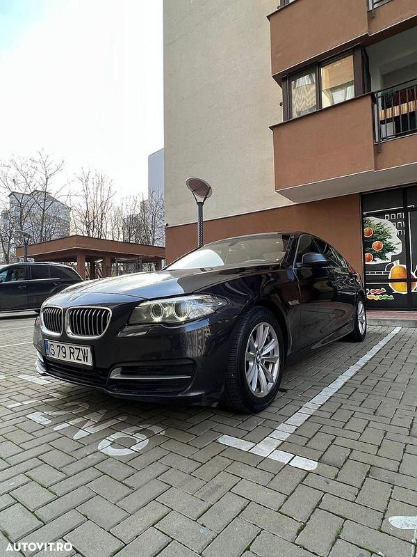 Second-hand BMW 520 Comfort Edition 184 CP (135 kW) 2015 Culoarenegru Berlinǎ