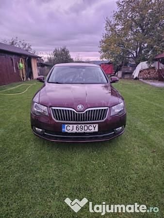 Utilizat 2015 Skoda Superb Berlinǎ | 10.700 EUR (Preț OK) - Imagine 1/4