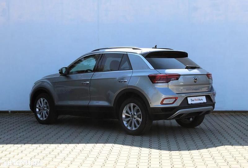 Second-hand VW T-Roc Life 116 CP (85 kW) 2025 Culoareargint SUV