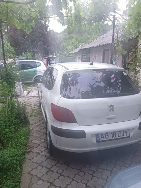 Utilizat 2008 Peugeot 307 Hatchback | 1.200 EUR (Preț bun) - Imagine 1/3