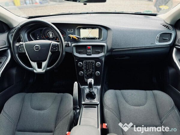 Second-hand Volvo V40 150 CP (110 kW) 2016 Negru Break