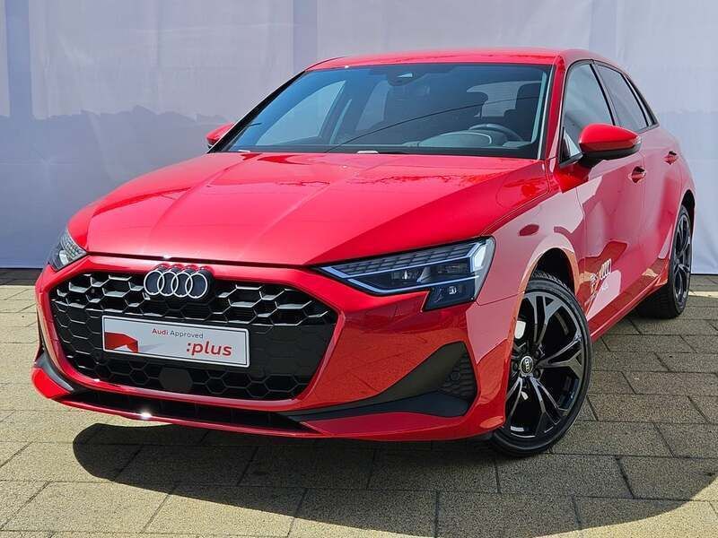 Rosu deschis metalic Nouă 2025 Audi A3 | 32.130 EUR - Imagine 1/4