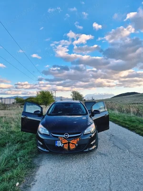 Culoaregri Utilizat 2014 Opel Astra Edition Break | 4.000 EUR (Preț bun) - Imagine 1/4