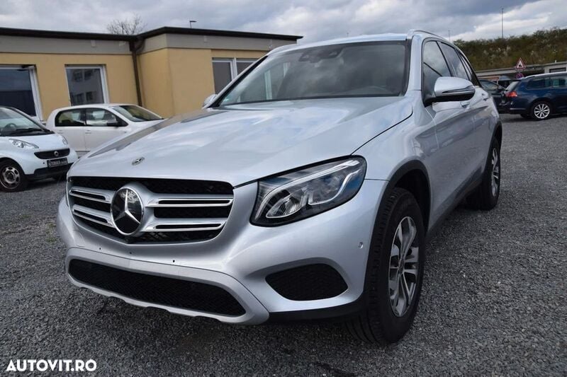 Argint Utilizat 2018 Mercedes GLC250 AMG line SUV | 29.000 EUR (Preț OK) - Imagine 1/4