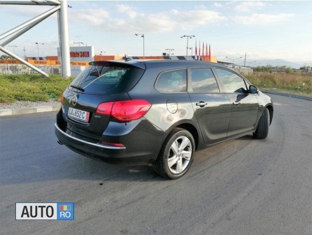 Second-hand Opel Astra Active 165 CP (121 kW) 2013 Negru Break