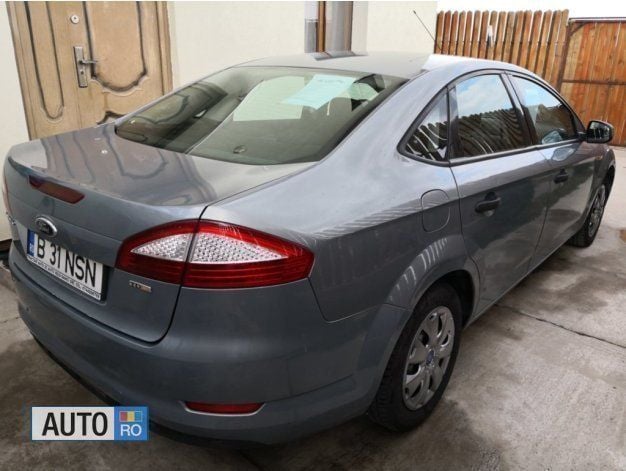 Verde Utilizat 2008 Ford Mondeo Berlinǎ | 3.999 EUR (Preț OK) - Imagine 1/4
