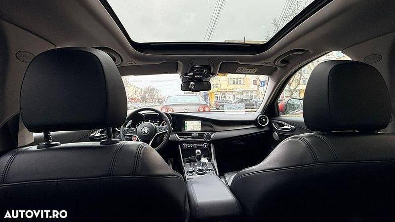 Second-hand Alfa Romeo Giulia Veloce 210 CP (154 kW) 2018 Culoarerosu Berlinǎ