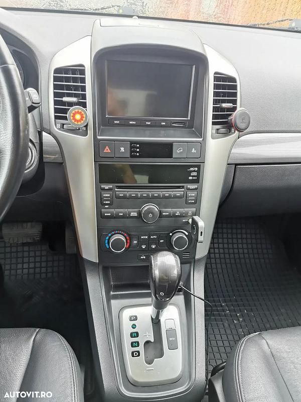 Second-hand Chevrolet Captiva LT 150 CP (110 kW) 2010 Alb SUV