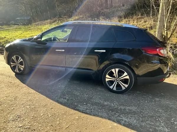 Negru Utilizat 2011 Renault Mégane III Break | 2.800 EUR (Preț bun) - Imagine 1/4