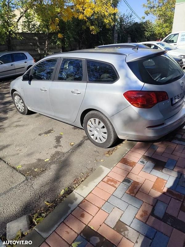Culoaregri Utilizat 2015 Opel Astra Active Break | 4.700 EUR (Preț bun) - Imagine 1/4