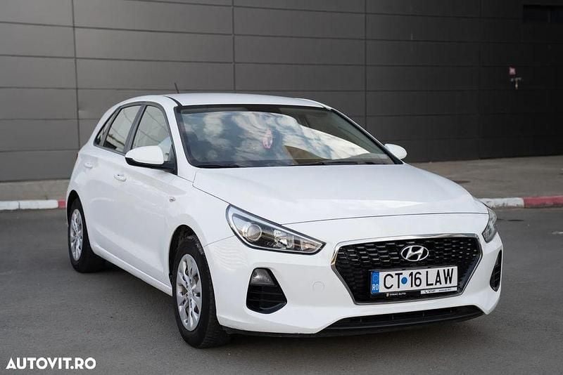 Culoarealb Utilizat 2017 Hyundai i30 Coupe | 10.500 EUR (Puțin scump) - Imagine 1/4