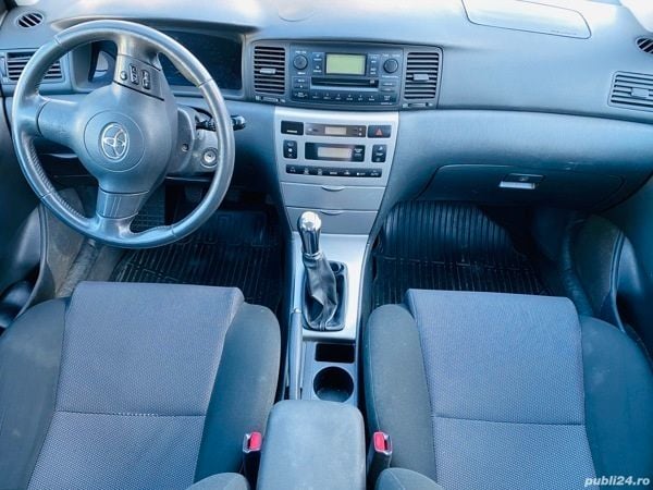 Second-hand Toyota Corolla 90 CP (66 kW) 2006 Argintiu Hatchback