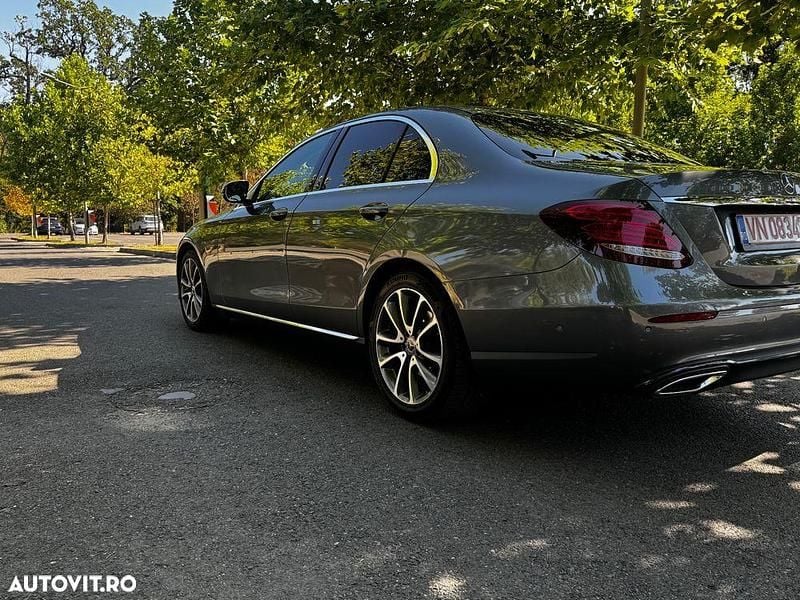 Culoaregri Utilizat 2019 Mercedes E200 Berlinǎ | 19.650 EUR - Imagine 1/4