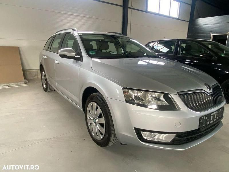 Argint Utilizat 2015 Skoda Octavia Ambition Break | 6.999 EUR (Preț OK) - Imagine 1/4