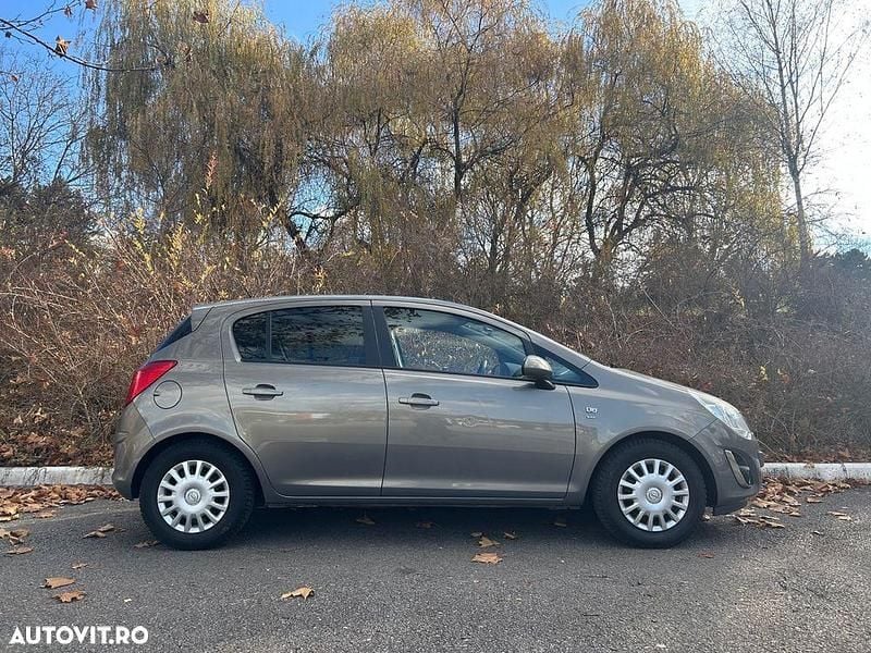 Second-hand Opel Corsa 86 CP (63 kW) 2011 Culoaremaro Hatchback