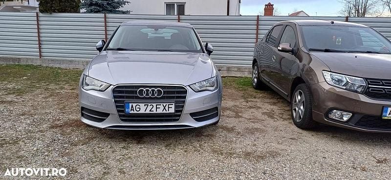 Culoareargint Utilizat 2016 Audi A3 Sportback Attraction Hatchback | 9.450 EUR (Preț OK) - Imagine 1/4