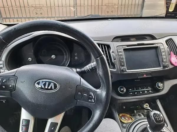 Alb Utilizat 2013 Kia Sportage SUV | 8.500 EUR (Preț OK) - Imagine 1/4