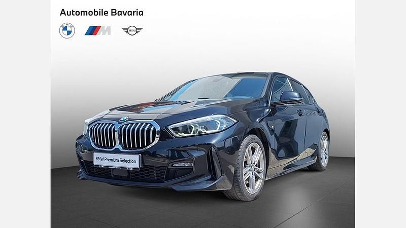 Black sapphire metallic metalizat Utilizat 2022 BMW 118 Comfort Edition Hatchback | 22.845 EUR (Preț OK) - Imagine 1/4