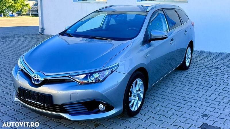 Culoareargint Utilizat 2018 Toyota Auris Hybrid Executive Berlinǎ | 15.750 EUR (Preț OK) - Imagine 1/4
