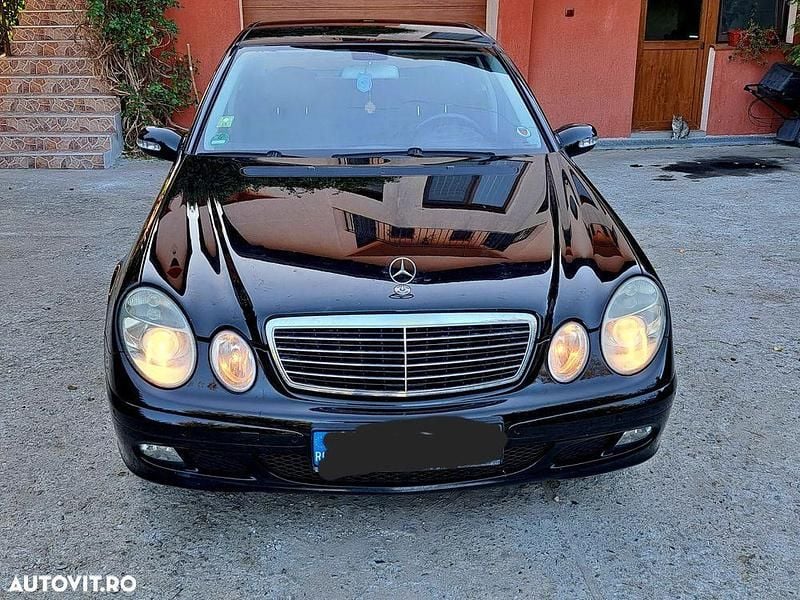 Culoarenegru Utilizat 2006 Mercedes E220 Classic Berlinǎ | 3.850 EUR (Super Preț) - Imagine 1/4