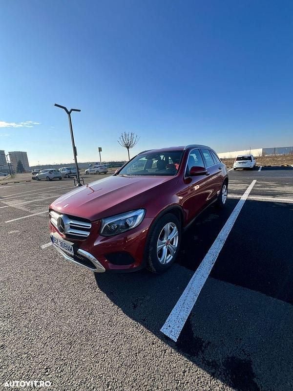 Rosu Utilizat 2016 Mercedes GLC250 SUV | 19.990 EUR (Preț bun) - Imagine 1/4